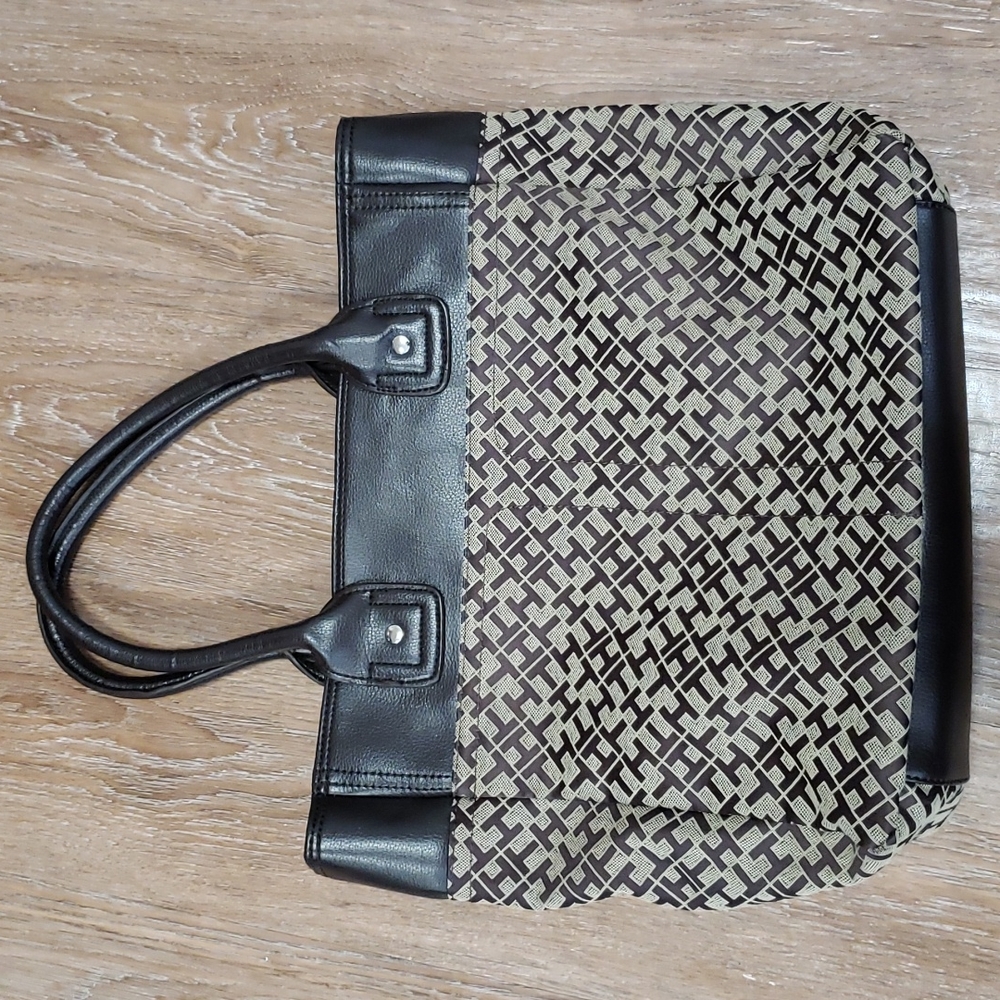 Tommy Hilfiger Graphic Classic Handbag Tote Casual Luxury Versatile Everyday